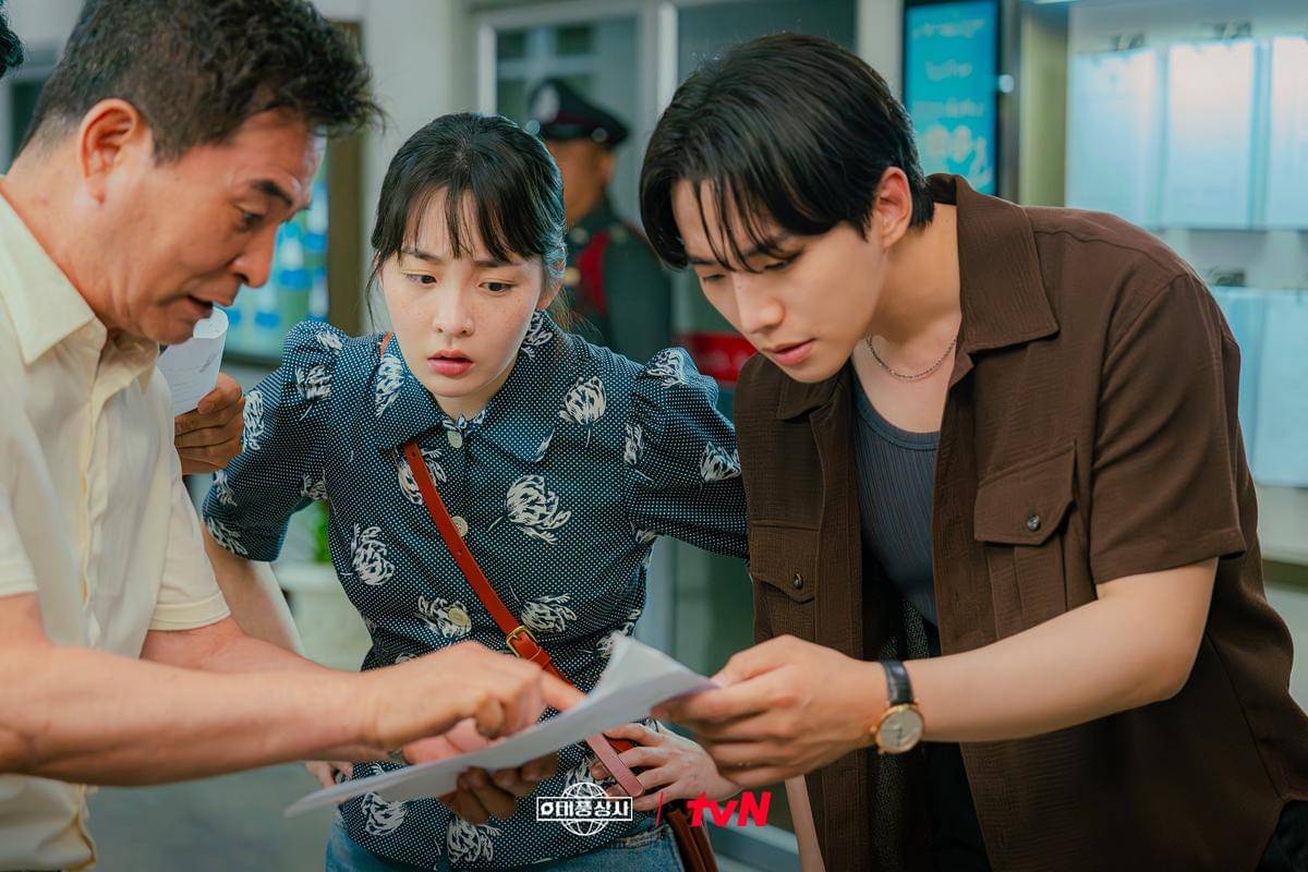 Lee Han Wi, Kim Min Ha, dan Lee Junho di Typhoon Family