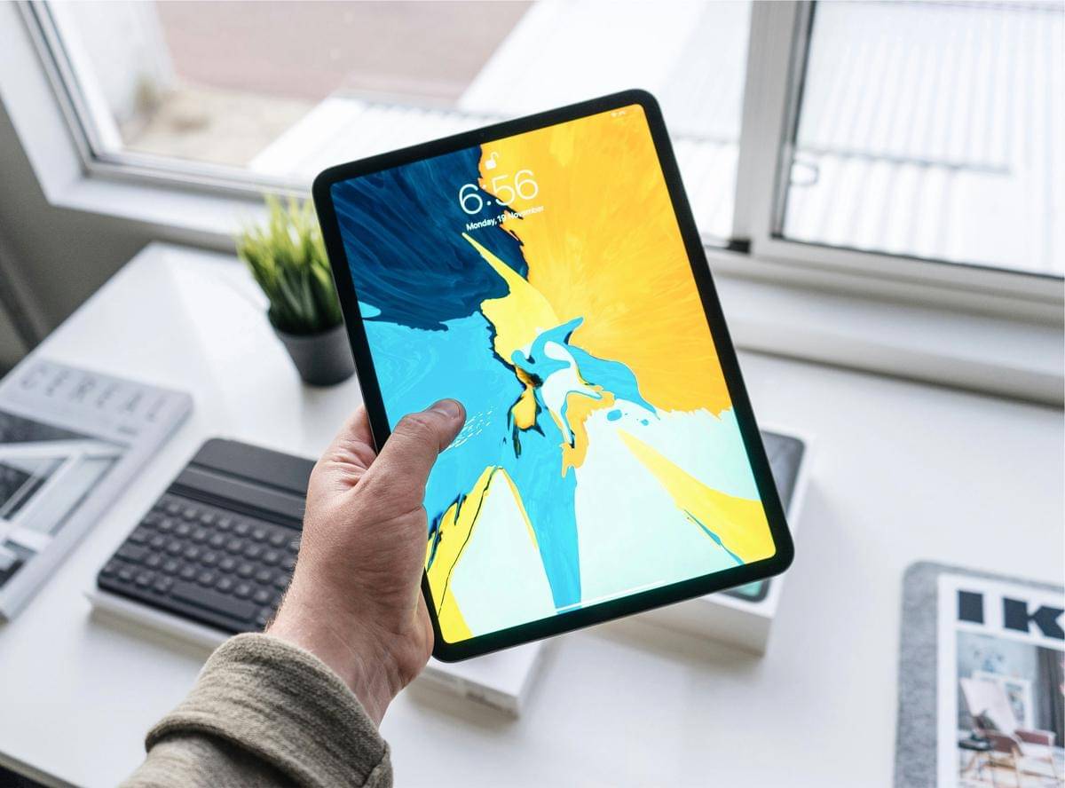 ilustrasi iPad (unsplash.com/@henryascroft)