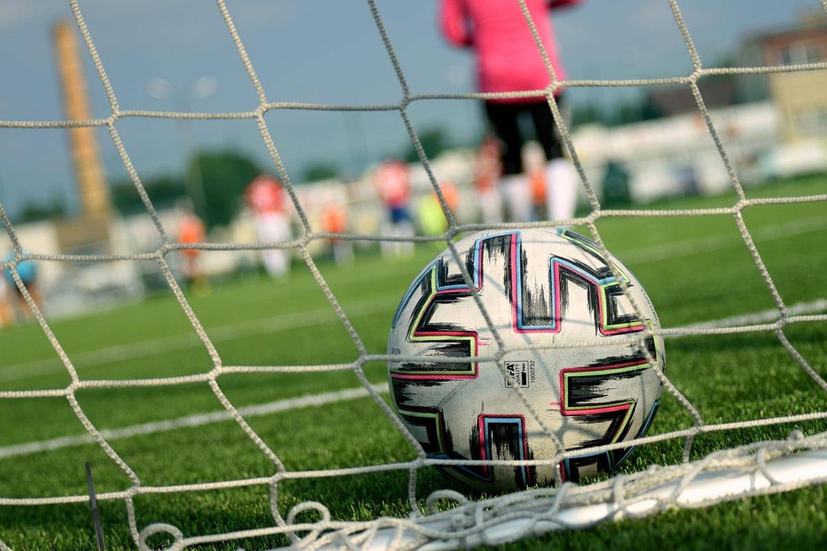 ilustrasi pertandingan sepak bola