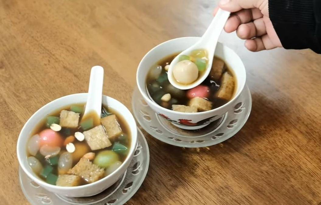 ilustrasi wedang ronde gula merah