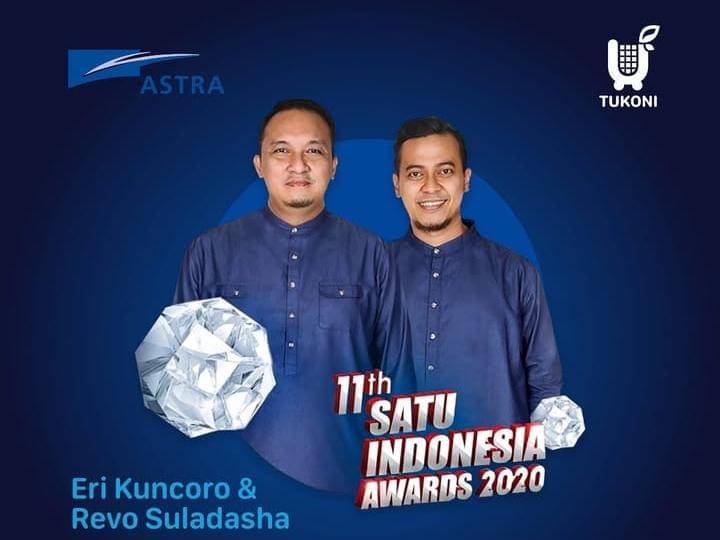 Founder Yuk Tukoni mendapatkan penghargaan SATU Indonesia Awards