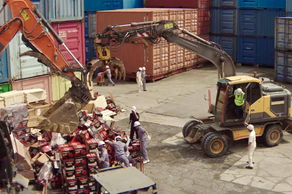 cuplikan drakor Typhoon Family