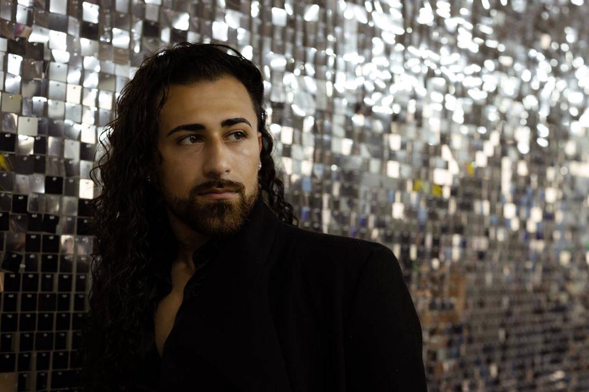 ilustrasi pria berpikir