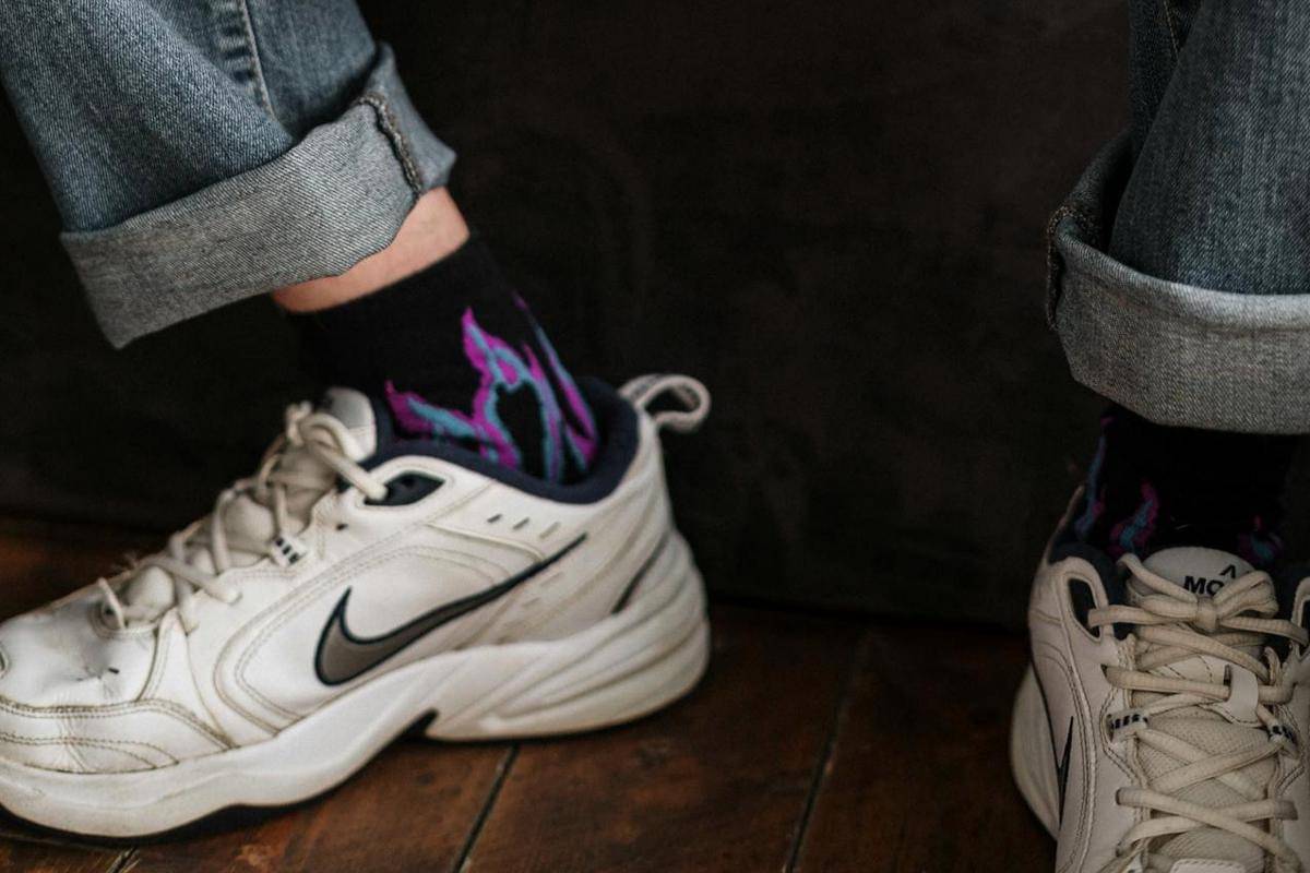 ilustrasi kaus kaki pria