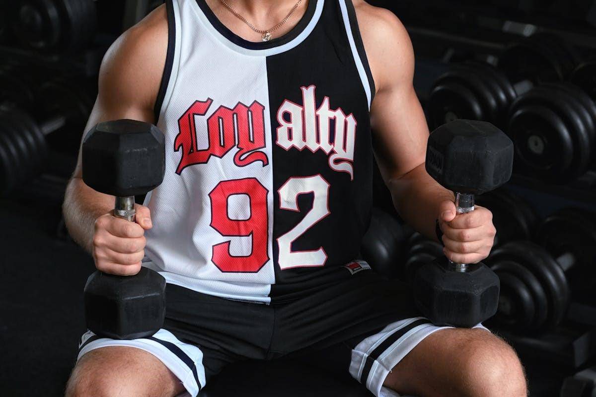 ilustrasi hammer curl 