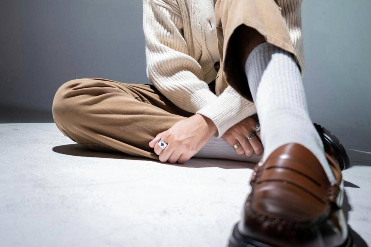 ilustrasi kaus kaki pria