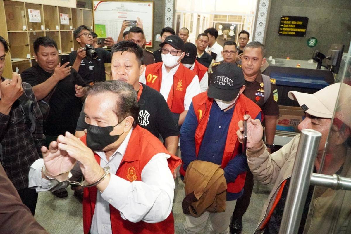 Lima tersangka pemberian fasilitas kredit terhadap dua perusahaan sawit di Sumsel ditetapkan sebagai tersangka dugaan tipikor (Dok: Penkum Kejati Sumsel)