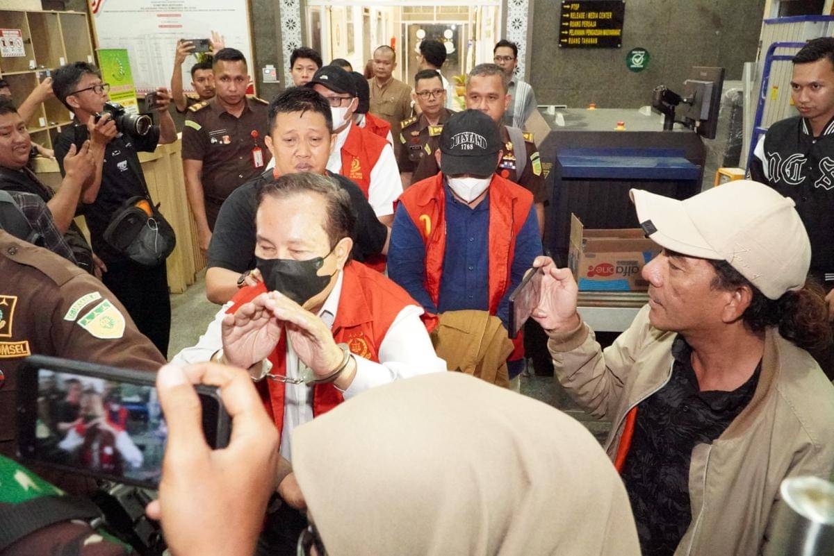 Lima tersangka pemberian fasilitas kredit terhadap dua perusahaan sawit di Sumsel ditetapkan sebagai tersangka dugaan tipikor (Dok: Penkum Kejati Sumsel)