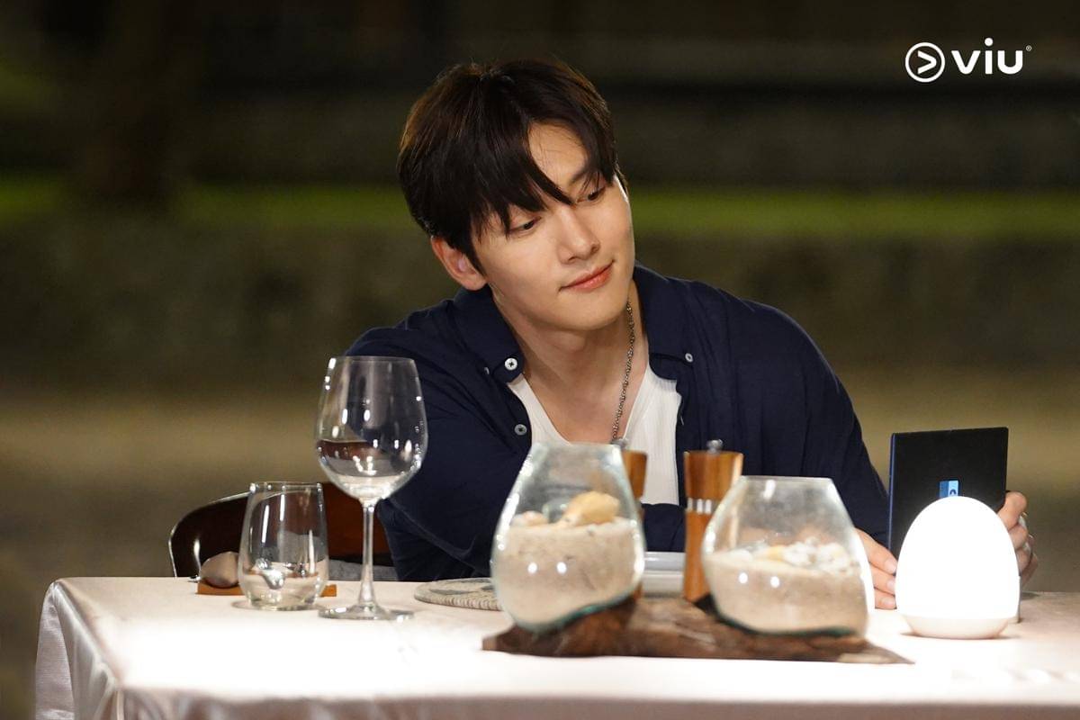 Ji Chang Wook di acara Abracadabra Viu (x.com/Viu_ID)