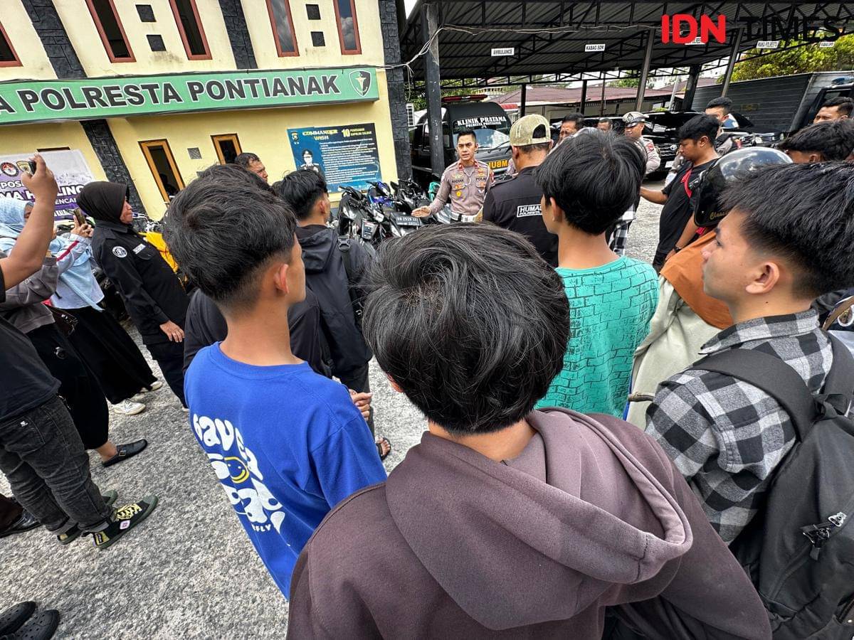 Puluhan remaja ditertibkan karena pakai knalpot brong. 