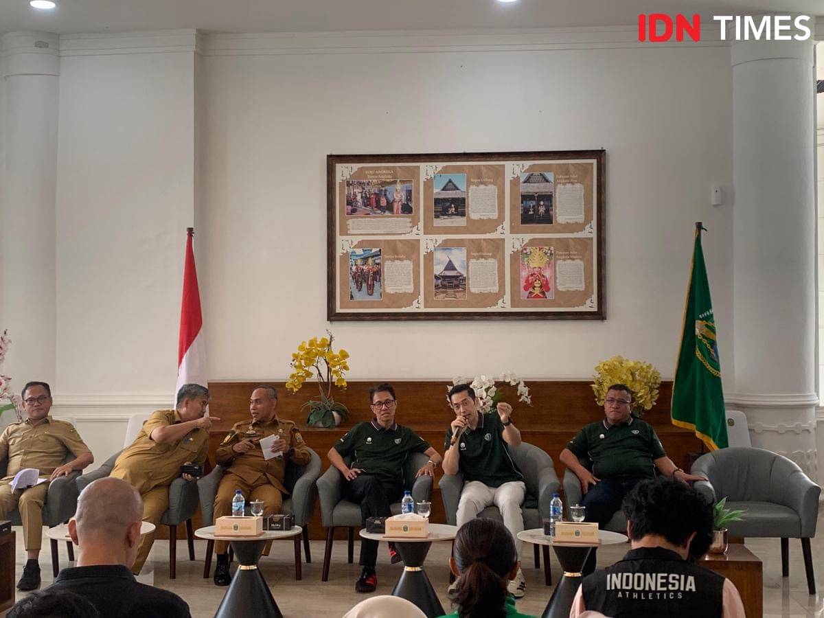 PASI menyampaikan kesiapan menggelar The 17th SEA U18 and U20 Athletics Championships”* pada 15-18 November 2025 di Stadion Madya Atletik Sumut (IDN Times/Doni Hermawan). 