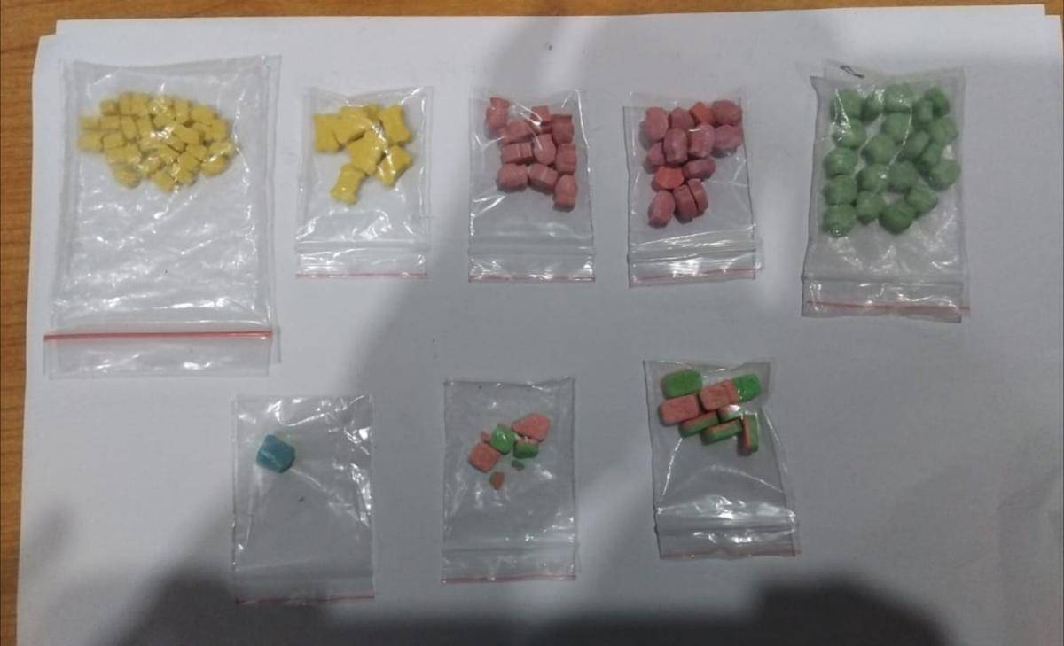 Barang bukti narkoba yang disita dari Pasutri saat acara hajatan di Desa Tanjung Tebat, Kecamatan Muaradua Kisam, Kabupaten OKU Selatan. (Dok. Istimewa)