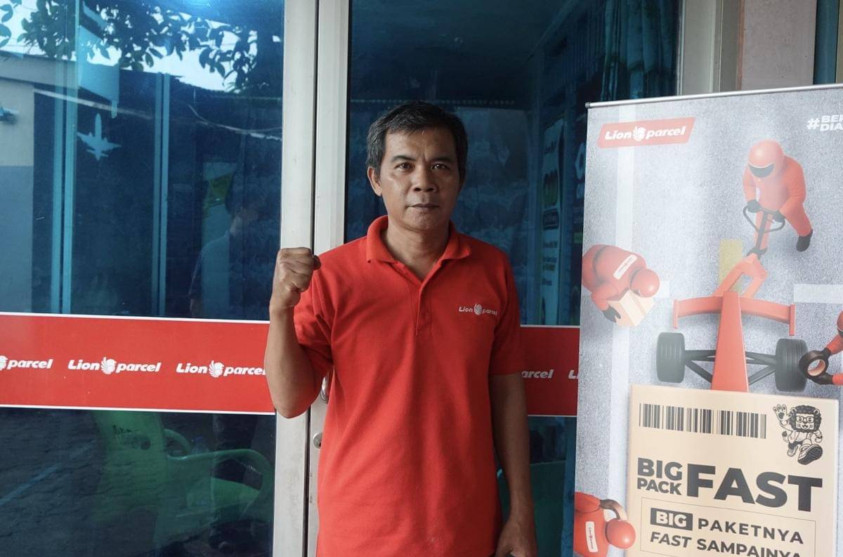 Salah satu agen Lion Parcel di Palembang Fairuzi (Dok: Lion Parcel)
