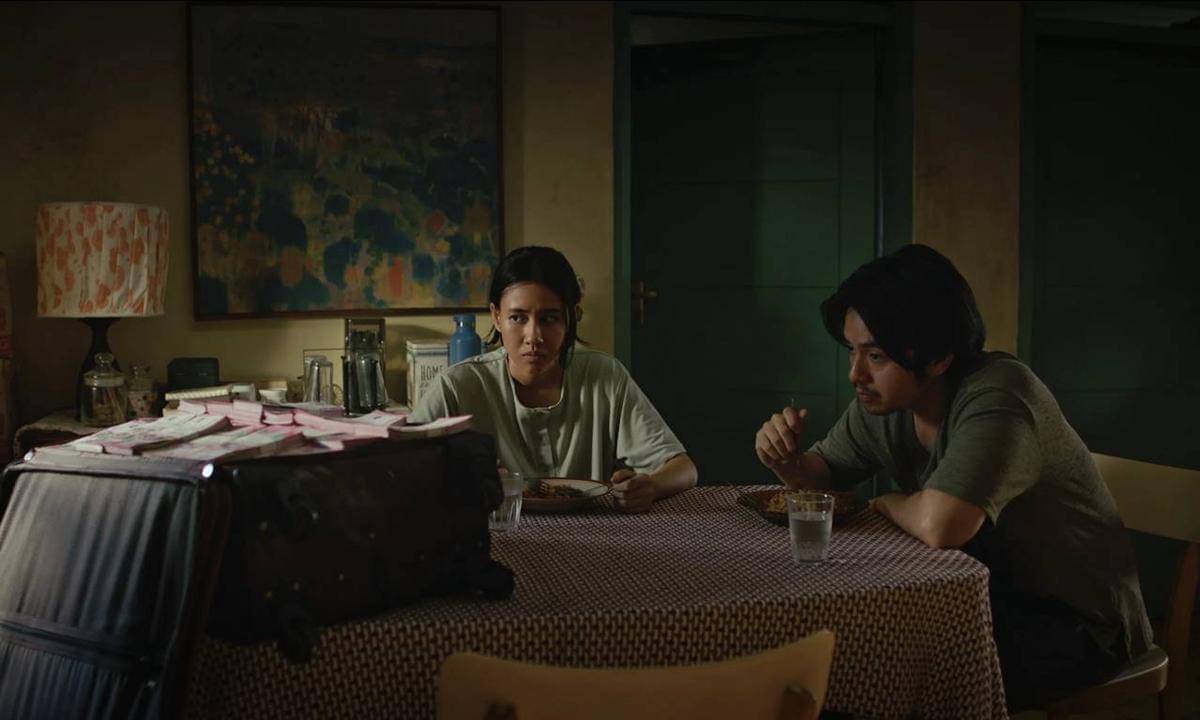 Angga Yunanda dan Shenina Cinnamon di film Dopamin