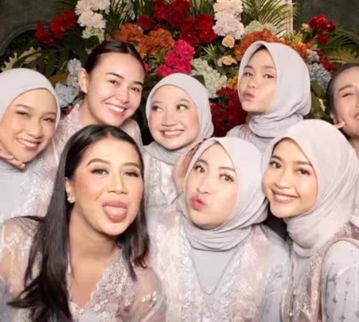 penampilan natural Amanda Manopo jadi bridesmaid