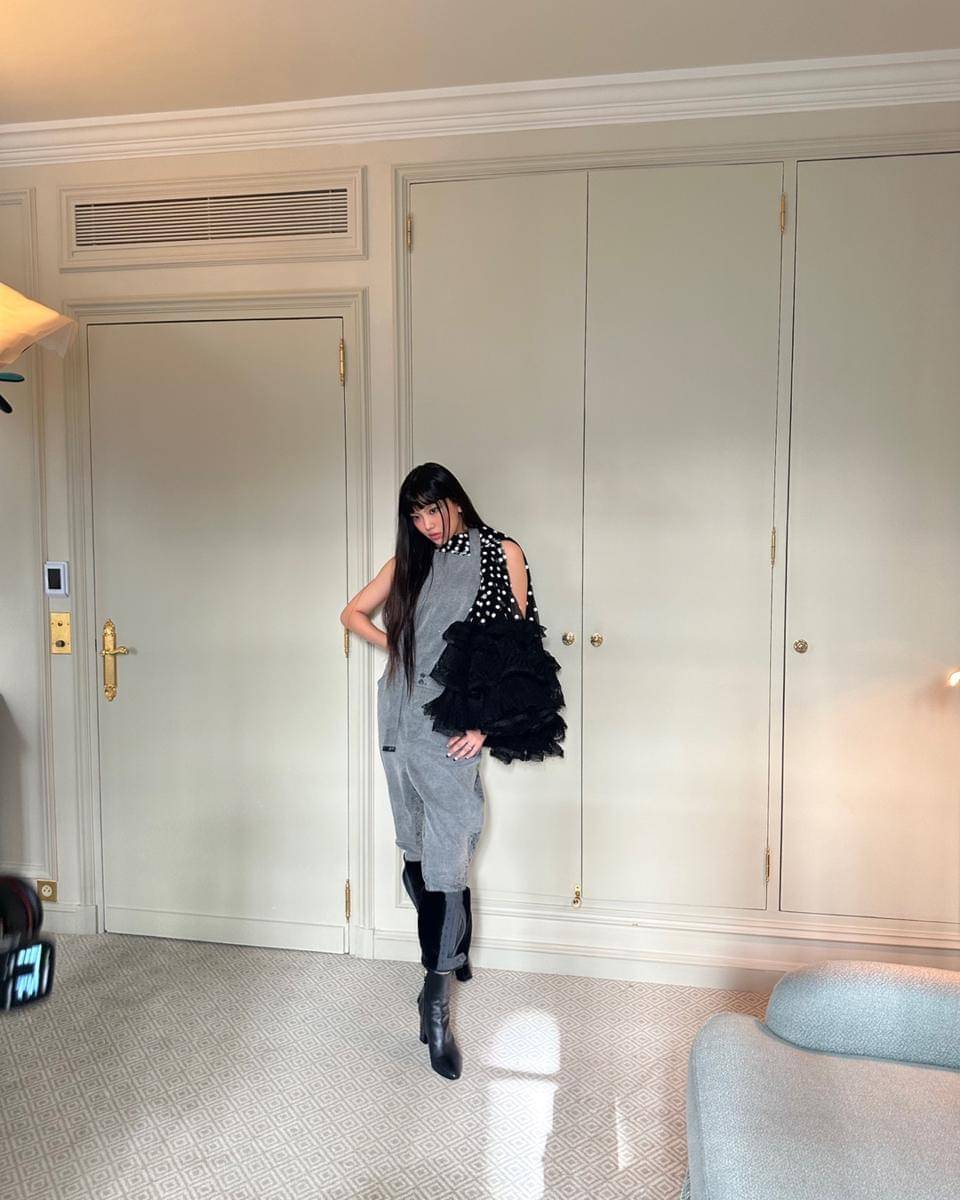 Style boyish ala Hyein NEWJEANS