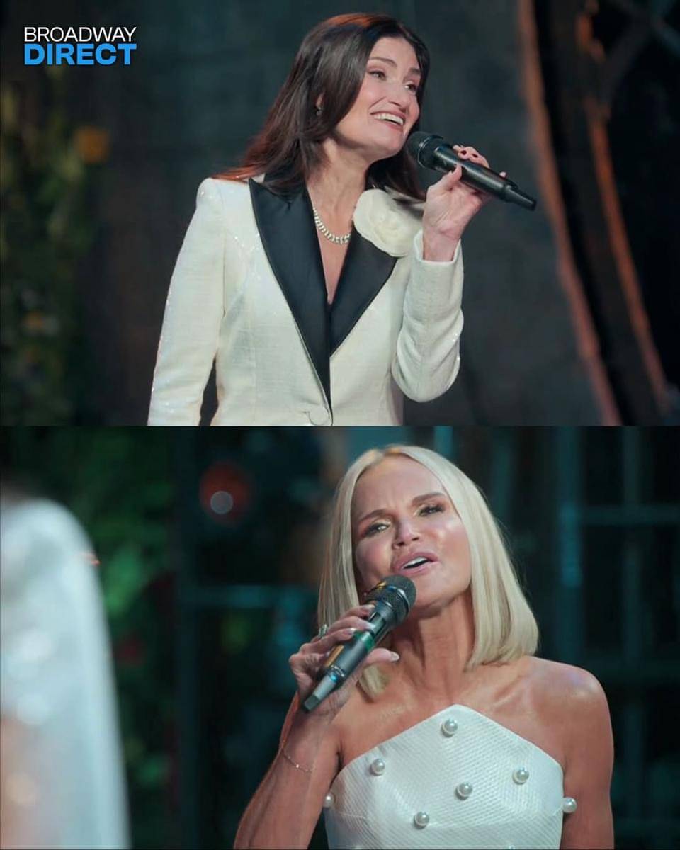 Kristin Chenoweth dan Idina Menzel bawakan lagu "For Good"