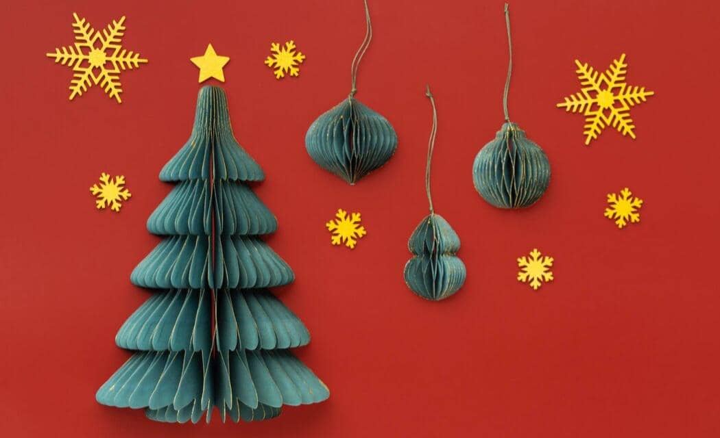 ilustrasi ornamen Natal dari kertas (freepik.com/freepik)