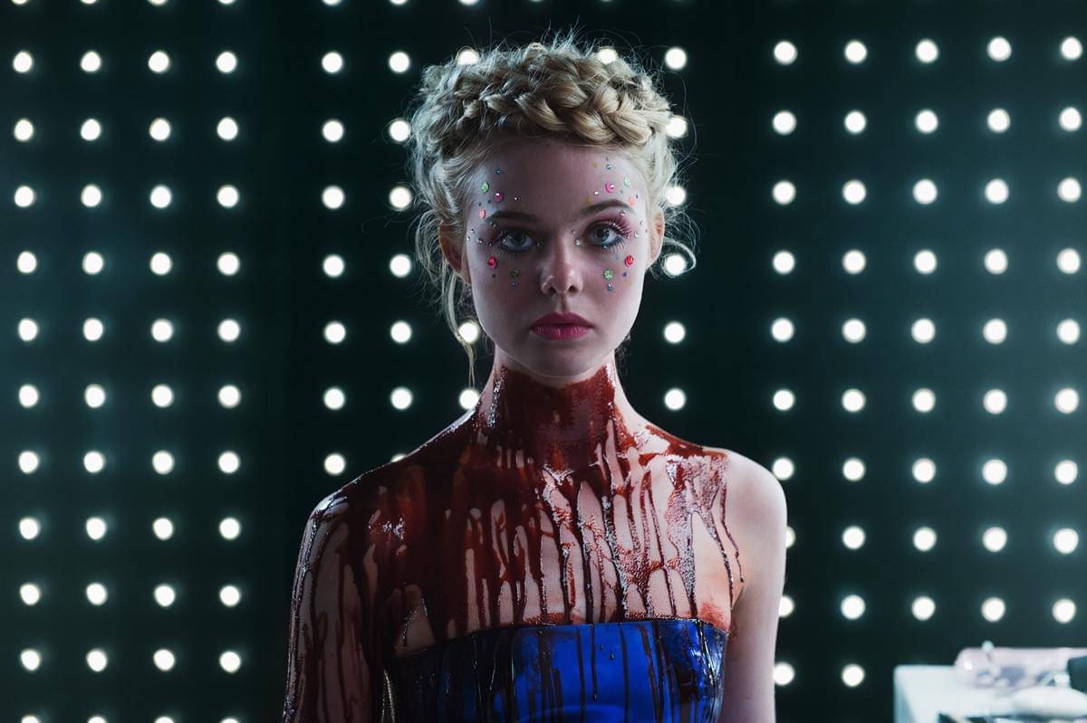 Elle Fanning dalam film The Neon Demon