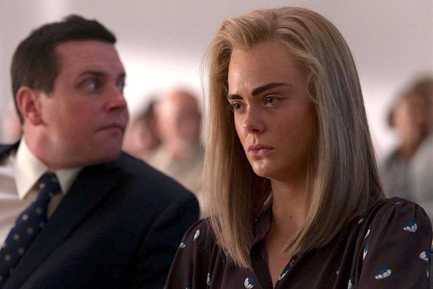 Elle Fanning dalam serial The Girl from Plainville