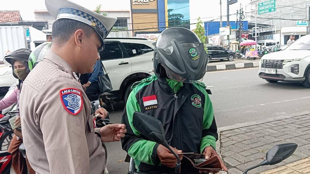 Razia pajak kendaraan di Kota Serang (Dok. Khaerul Anwar)