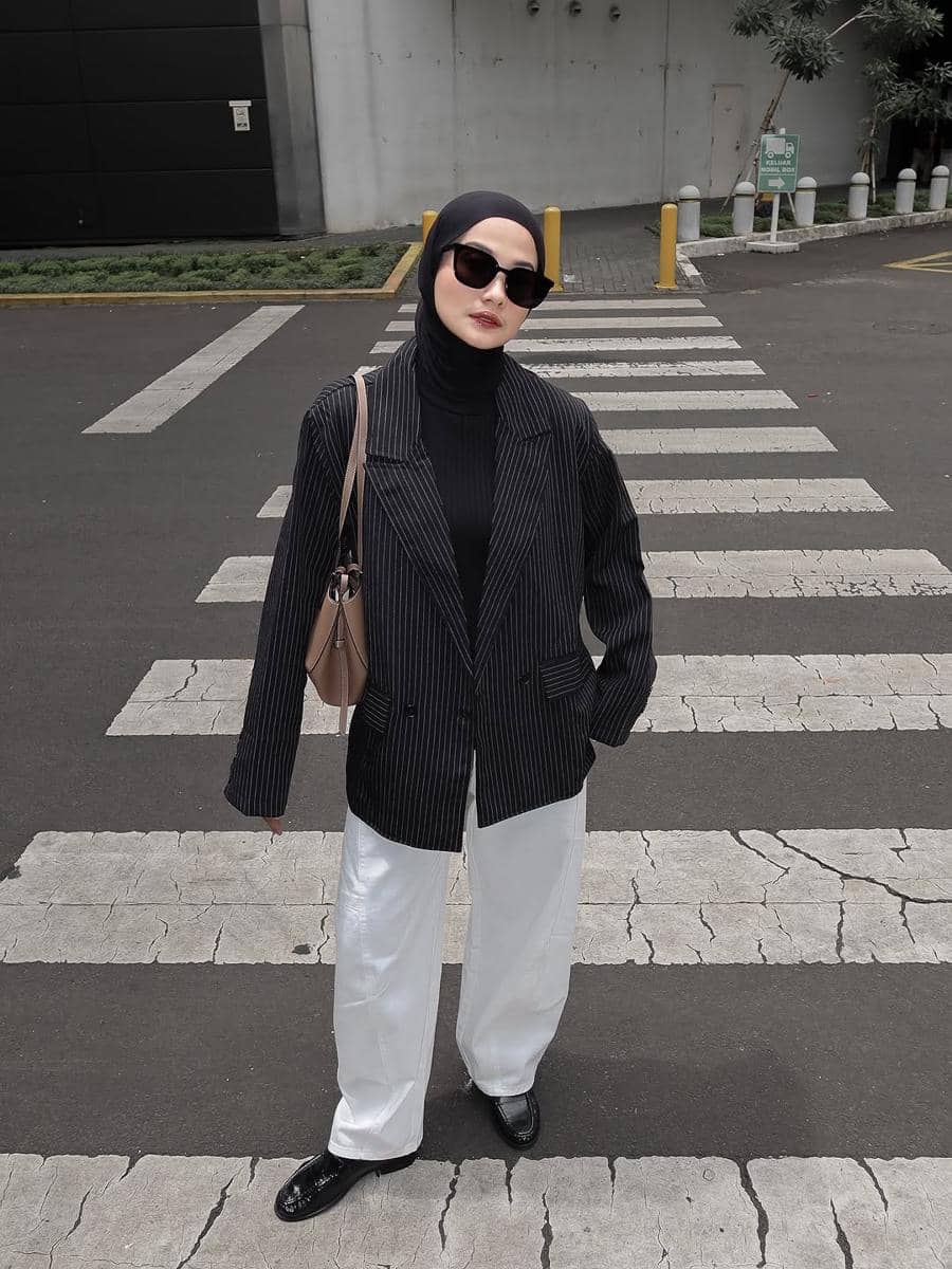 inspirasi layering outfit ala Anggita Kusuma Dewi