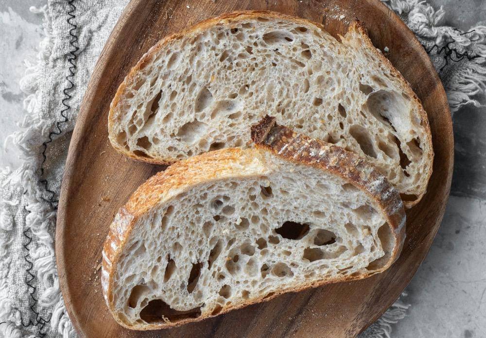 ilustrasi roti sourdough yang sudah diiris