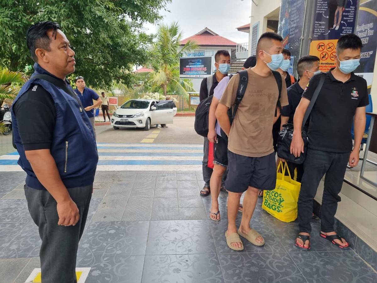 Warga China jadi imigran gelap dibawa ke Kupang dari Rote Ndao. (Dok Polres Rote Ndao)