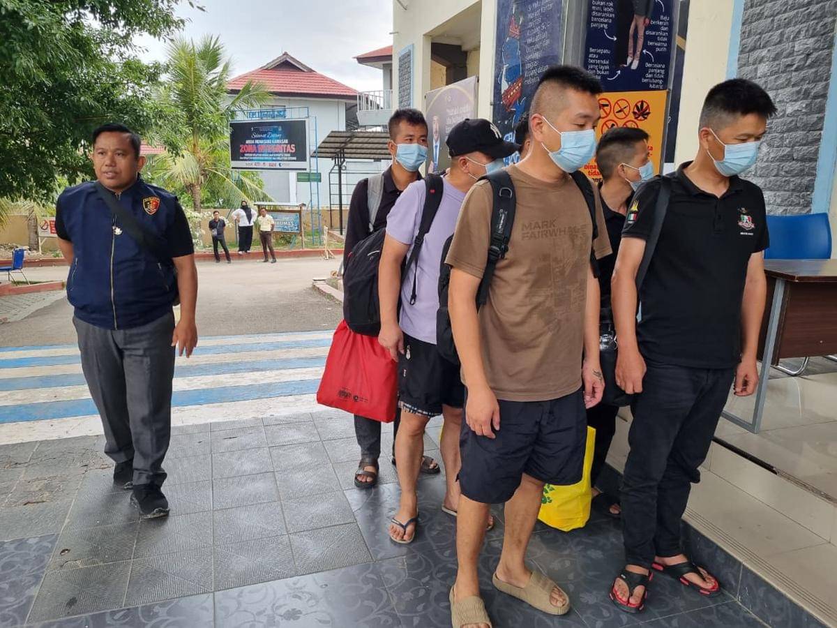 Warga China jadi imigran gelap dibawa ke Kupang dari Rote Ndao. (Dok Polres Rote Ndao)