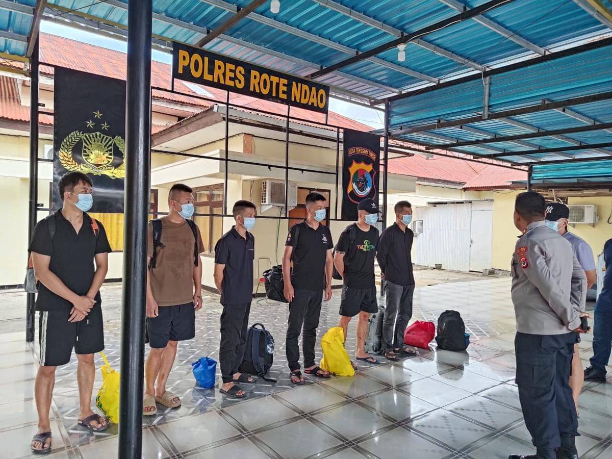 Warga China jadi imigran gelap dibawa ke Kupang dari Rote Ndao. (Dok Polres Rote Ndao)