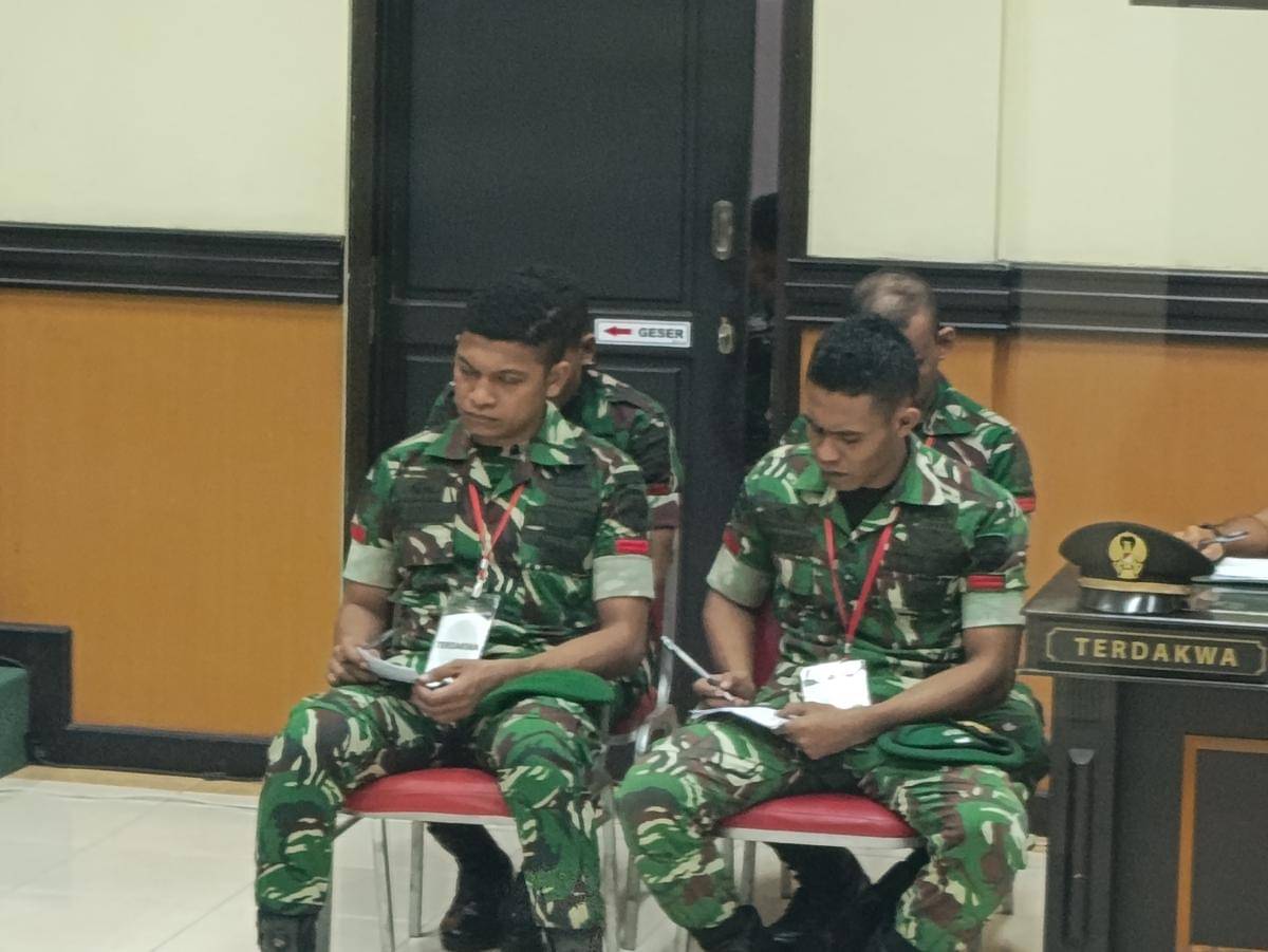 Terdakwa penyiksaan Prada Lucky di rumah jaga. (IDN Times/Putra Bali Mula)