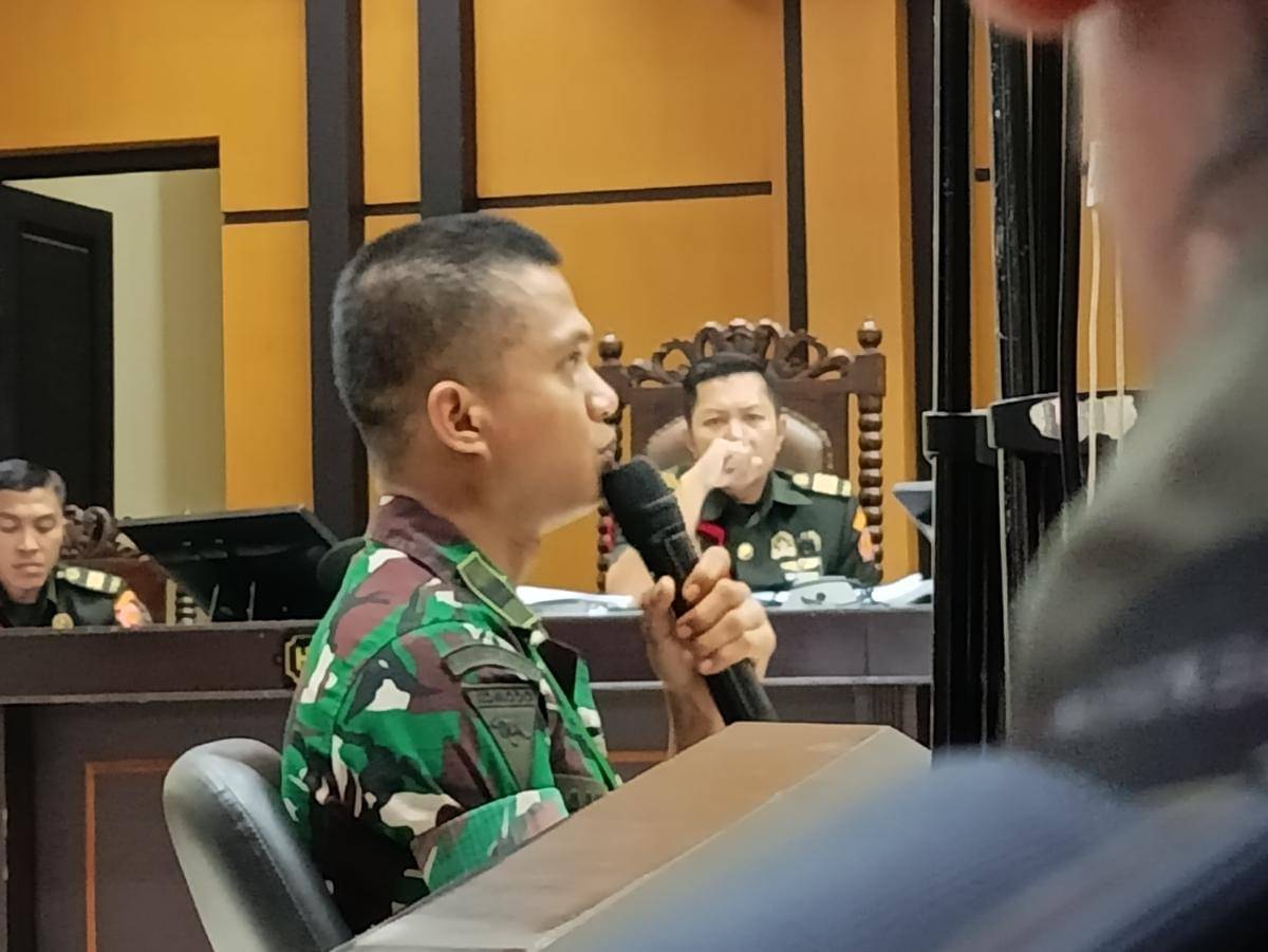  Komandan Kompi C Lettu Ahmad Ahda memberi kesaksian di sidang Prada Lucky. (IDN Times/Putra Bali Mula)