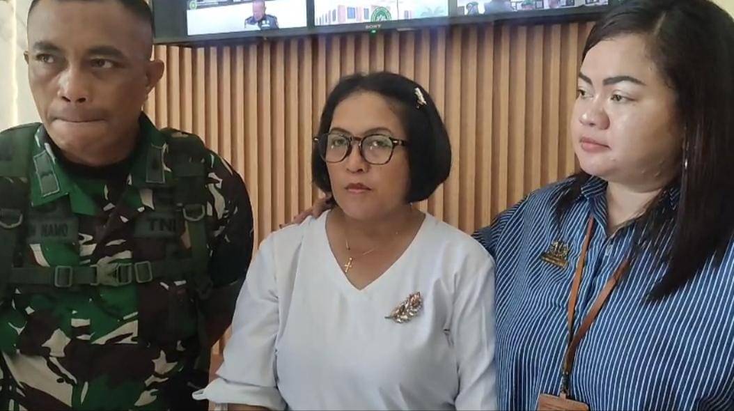 Keluarga Prada Lucky melaporkan Letda Luqman Hakim Oktavianto ke polisi militer soal kesaksian palsu. (IDN Times/Putra Bali Mula) 