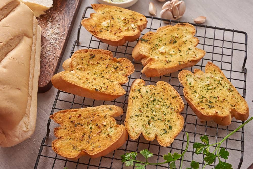 ilustrasi garlic bread butter