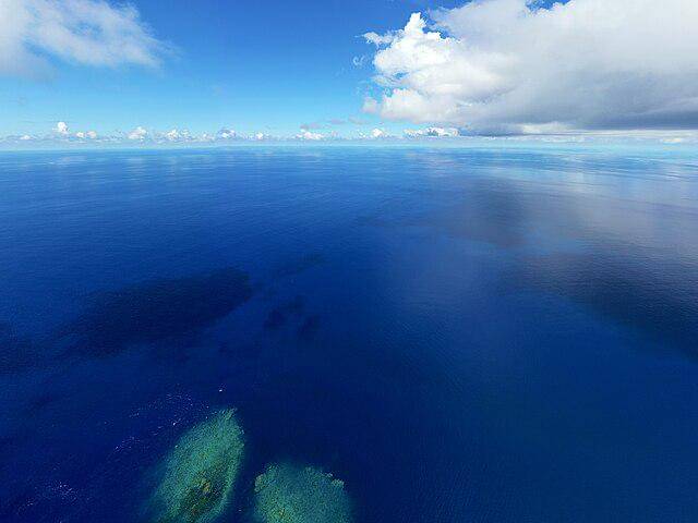 Gambar di atas bukan Gunung Api Emperor of China , tapi hanya ilustrasi gunung api bawah laut di Banua Wuhu
