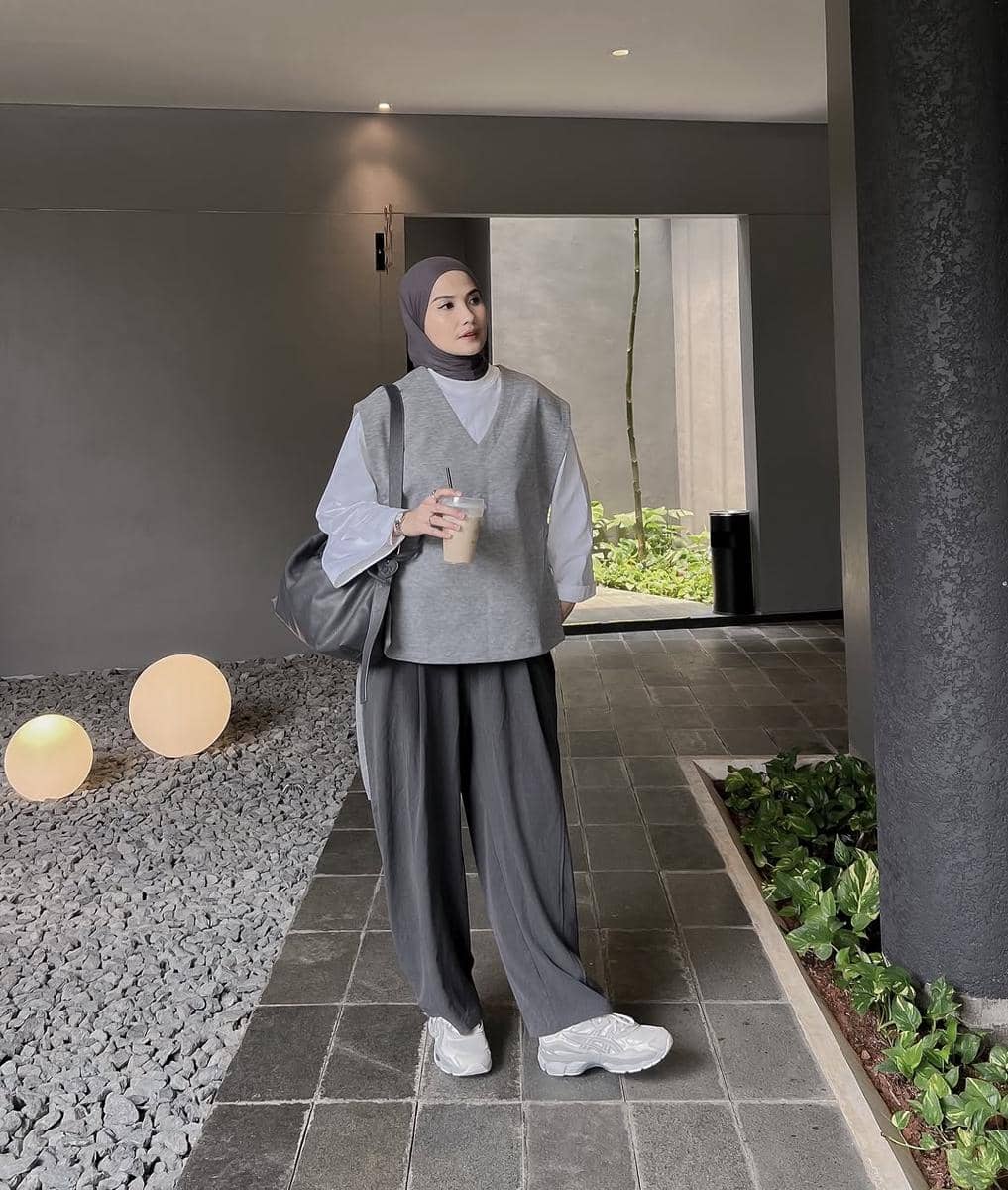 inspirasi layering outfit ala Anggita Kusuma Dewi