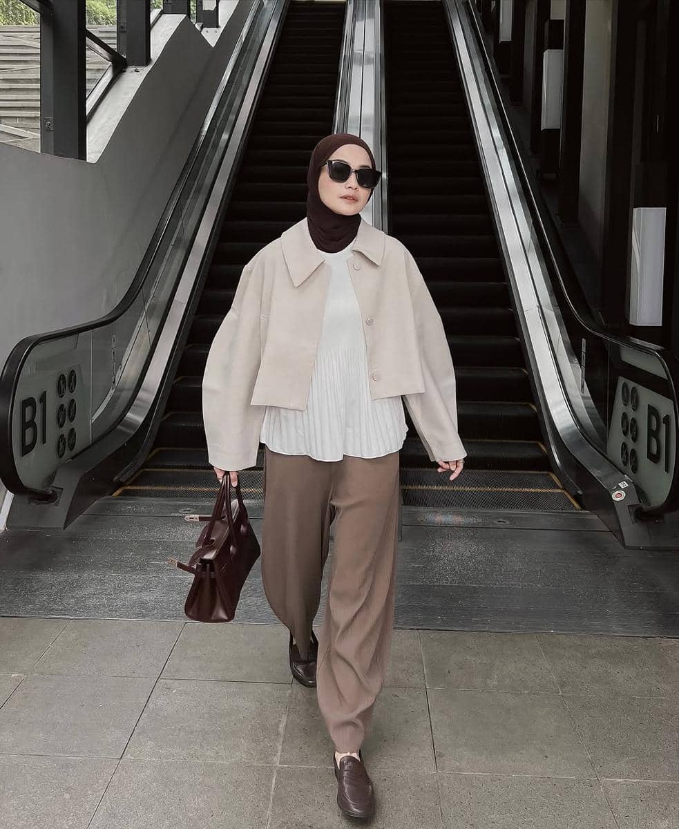 inspirasi layering outfit ala Anggita Kusuma Dewi