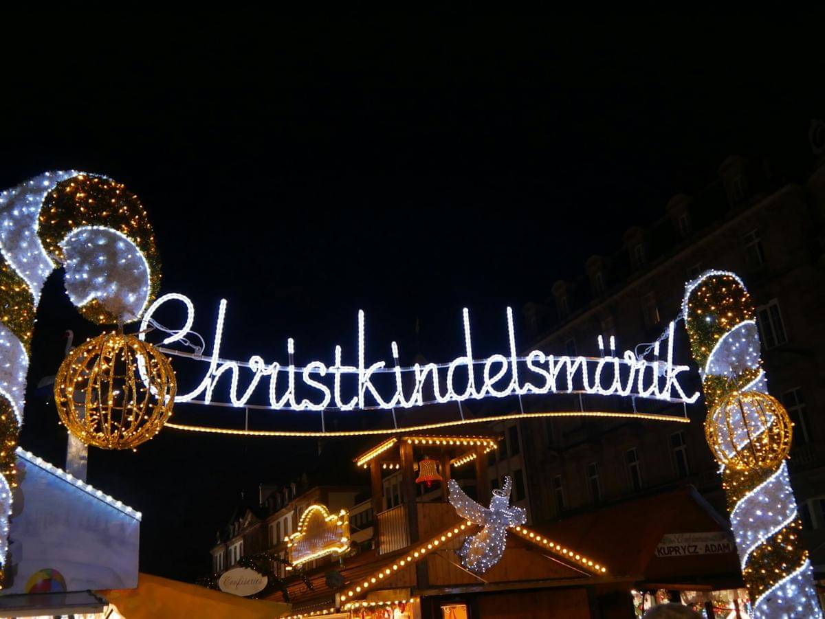 ilustrasi Pasar Natal Strasbourg