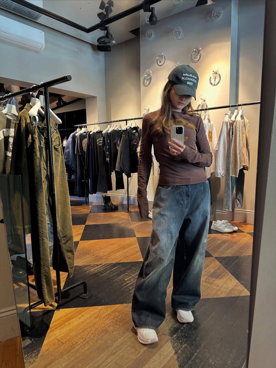 gaya mirror selfie Acha Septriasa