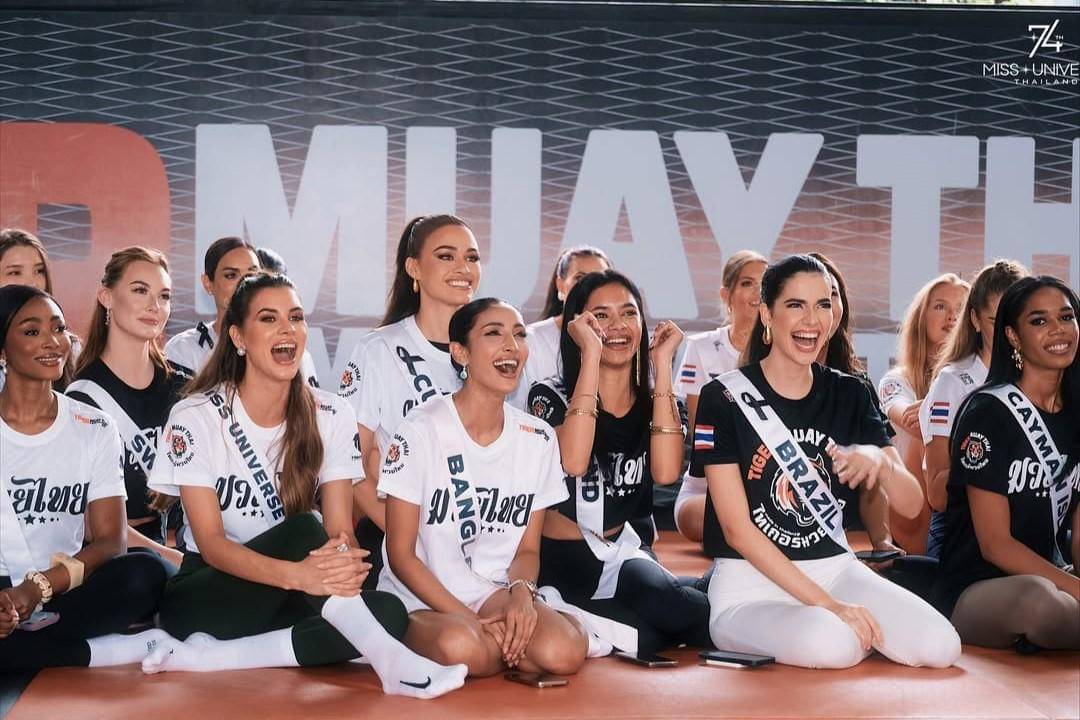 potret finalis Miss Universe belajar 2025 belajar Muay Thai
