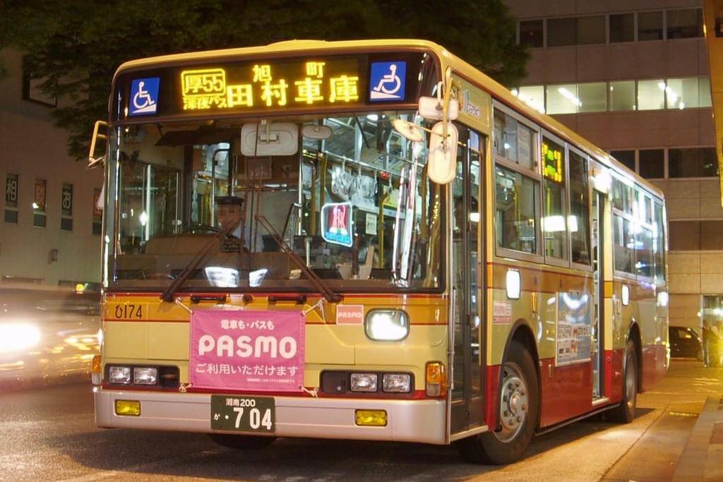 ilustrasi bus dengan logo Pasmo 