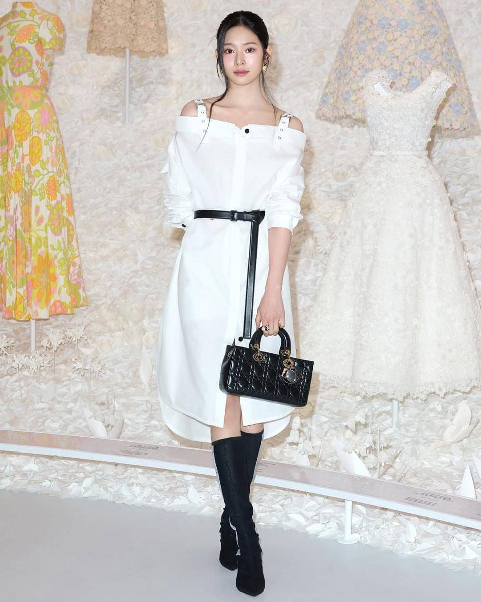 Inspirasi outfit ala Kim Min Ju