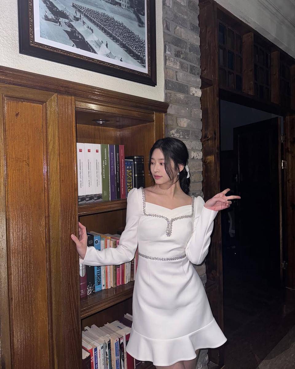 Outfit ala Kim Min Ju