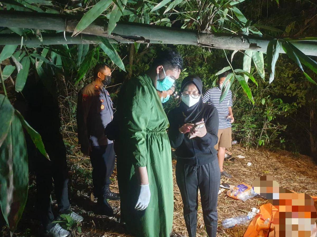 Evakuasi jenazah yang ditemukan mengapung di Sungai Progo.