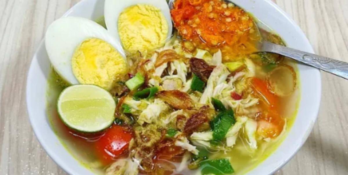 ilustrasi soto ayam kuah bening