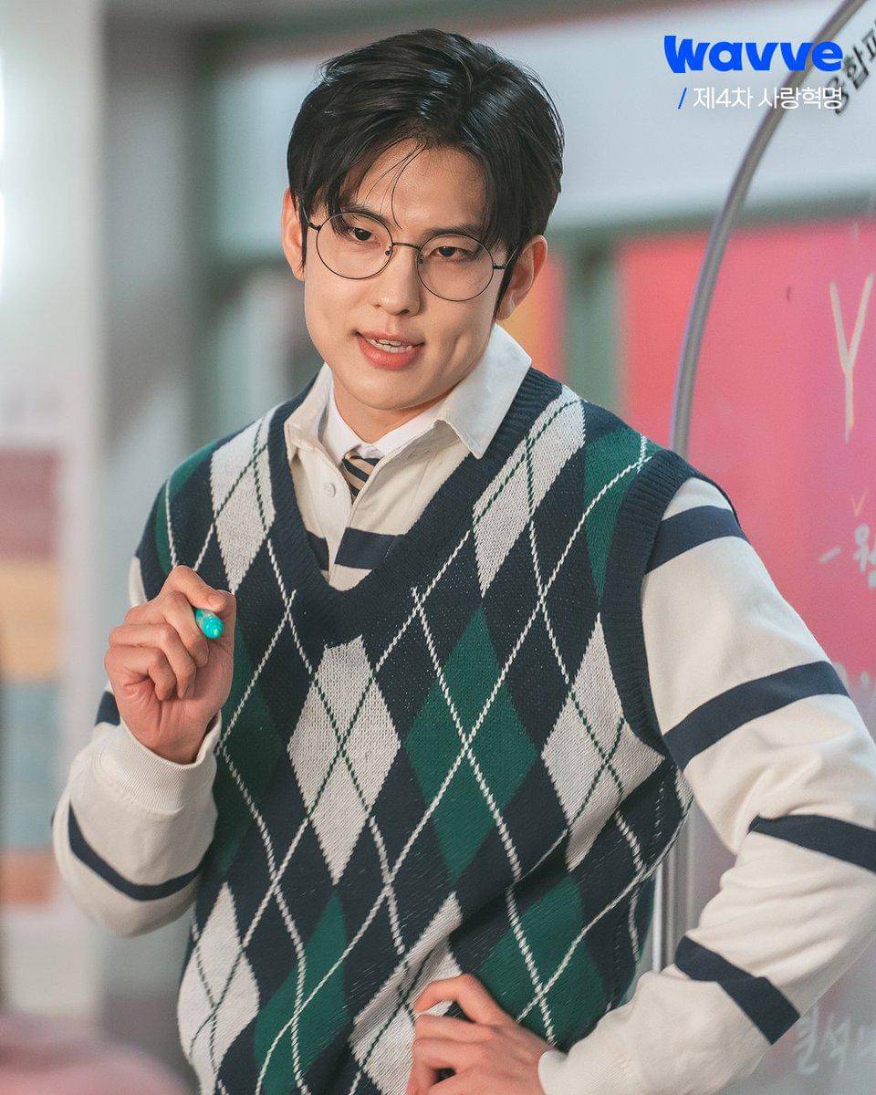 still cuts drama LOVE.exe