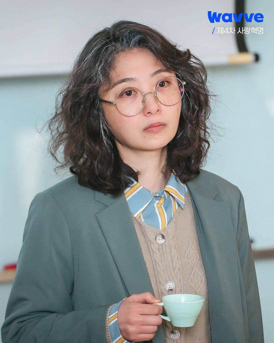 still cuts drama LOVE.exe