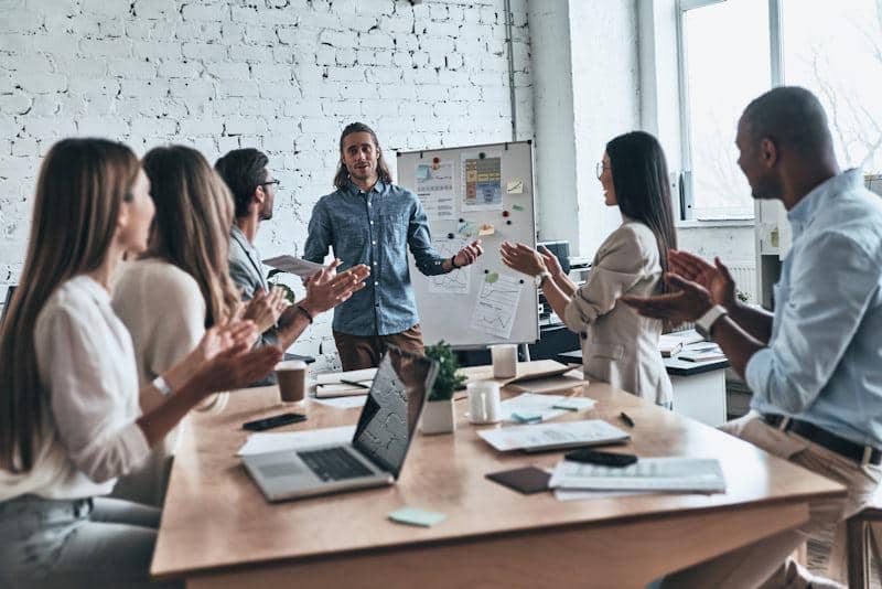 ilustrasi pemimpin dalam tim