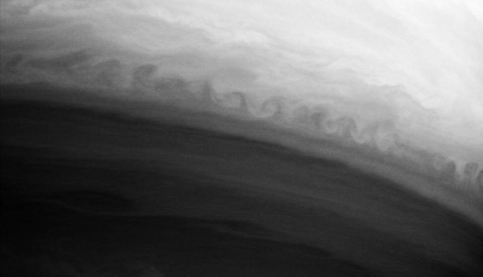 Potret fenomena Kelvin-Helmholtz di Saturnus