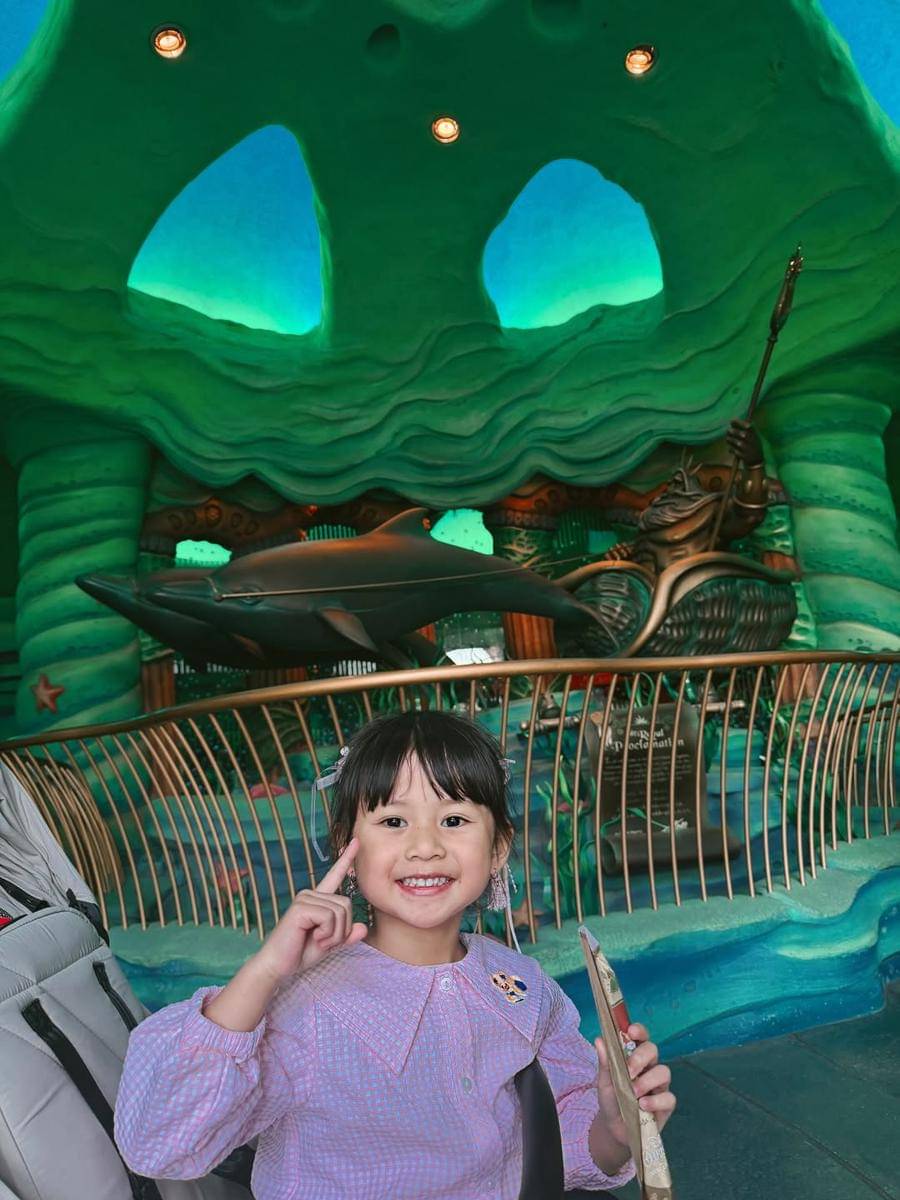 keluarga Winona Willy ke Disneyland Tokyo